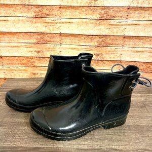 Sperry black ankle rain boots size 9